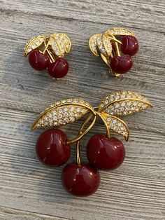 "Gorgeous Vintage JOAN RIVERS Gold & Red Cherries Brooch And Clip Earrings Set With Rhinestones Circa 1990's Excellent condition Signed Joan Rivers Very nice quality Gold finish with red lucite and tiny clear rhinestones Cherries shaped Classic and timeless Whimiscal Statement making 2.25'\" high, 2.6\" widebrooch 1\" high and wideCLIP earrings" Joan Rivers Jewelry, Vintage Rhinestone Jewelry, Gold River, Red Jewelry, Joan Rivers, Timeless Jewelry, Rhinestone Jewelry, Clip Earrings, Vintage Rhinestone