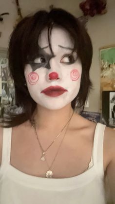 Halloween Makeup Face Paint, Clown Makeup Template, Cat Clown Makeup, Halloween Clown Makeup Ideas, Minecraft Makeup, Maquillaje Halloween Aesthetic, Clown Makeup Black And Red, Basic Clown Makeup, Terrifier Makeup