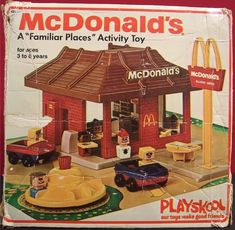 an old mcdonald's play set is shown in its original box with instructions to build it