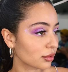 Sparkly Purple Makeup Looks, Alexa Demie Makeup, Euphoria Mood, Editorial Make-up, Maddy Euphoria, Matte Make Up, Neon Eyeshadow, Maddy Perez, Euphoria Makeup