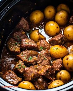 beef and potatoes are cooked in the slow cooker