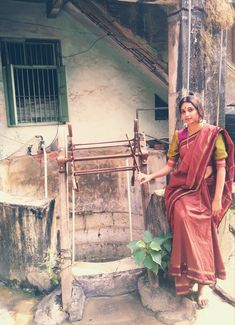 Bengali Woman, Indian Photos, Woman Photos, Saree Styling, Busby Family, Desi Aesthetics, Photoshoot Idea, Indian Woman, Hot Women Dress