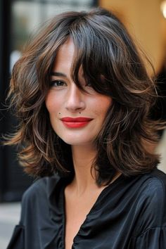 Medium Textured Bob With Curtain Bangs, French Bombshell Haircut, Spanish Woman Style, Shoulder Length French Bob, Italian Long Bob, Choppy Layers Haircut, French Hair Style, Long Italian Bob