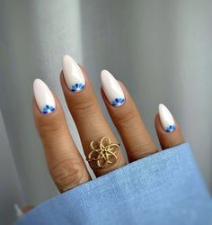 Navy And Light Blue Nails, Blue And White Wedding Nails, Blue Winter Nails Almond, Royal Blue Summer Nails, Short Almond Nails Designs Summer, Greek Holiday Nails, Mykonos Nails, Nails For Italy Trip, Winter Beach Nails