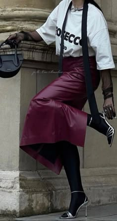 Fashion Gone Rouge, Winter Outfit Inspiration, Midi Skirts, Street Style Inspiration, Fall Fashion Outfits, Fall Winter Outfits, Primavera Estate