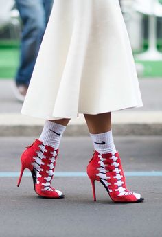 STYLE HACK: HOW TO WEAR SOCKS WITH SHOES Nike Wedges, Street Style Bags, Nike Boots, Street Style Shoes, Nike Socks, Fashion Tag, Socks And Sandals