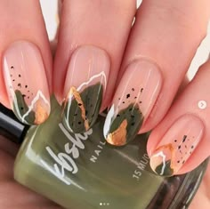 Fall Green Nails Art Designs, Thanksgiving Nail Ideas Green, Nail Art Gel Ideas, Nail Designs Fall Green, Nail Art For Brown Skin, Fall Nail Designs Green And Brown, Thanks Giving Nail Art, Orange Brown And Green Nails, Fall Nails Green And Brown