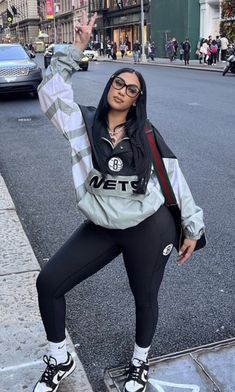 Casual Dunk Outfit, Cute Outfits With Dunks Black Women, Everyday Outfits Sporty, Kickback Outfit Ideas, Sweatsuit Outfits With Hat, Black N White Dunks Outfit, Oversize Crewneck Outfit, Casual Spring Outfits Black Women Sneakers, Sneaker Concert Outfits Women