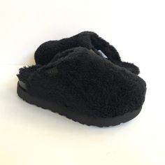 Product Specs: * Textile Made Of 10mm Curly Plush (50% Upcycled Wool, 50% Tencel Lyocell) Upper. * Lining Textile Made Of 10mm Curly Plush (50% Upcycled Wool, 50% Tencel Lyocell). * Insole Textile Made Of 10mm Curly Plush (50% Upcycled Wool, 50% Tencel Lyocell). * Sugarsole Foam Outsole. * 2" Platform Height. * Woven Label Made From 100% Tencel Lyocell Fibers With Ugg Logo. * Embossed Ugg Logo Comprised Of 60% Grs Certified Recycled Leather, 20% Grs Certified Recycled Polyester Fibers And 20% Po Fuzz Sugar Slide Ugg, Glitter Flip Flops, Green Platform, Currency Converter, Fur Sandals, Fringe Sandals, Black Slides, Brown Wedges, Ankle Strap Wedges