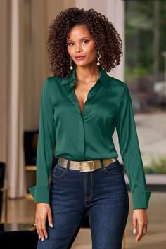 Our silky charmeuse blouse enhances the look of any outfit with its soft sheen and elegant tailoring. This versatile button-up shirt pairs flawlessly with everything from topping denim jeans to a layering essential under blazers, while offering luxurious comfort and ease. | Boston Proper - Deep Emerald Green - Sophia Button-Up Charmeuse Blouse - 0 Bottle Green Top Outfit With Jeans, Emerald Green Winter Outfit, Navy Top Outfit Work, Emerald Green Outfit Ideas Casual, Emerald Green Shirt Outfit, Outfits With Jeans For Work, Emerald Green Top Outfit, Green Shirt Outfits Women, Emerald Green Outfit Ideas