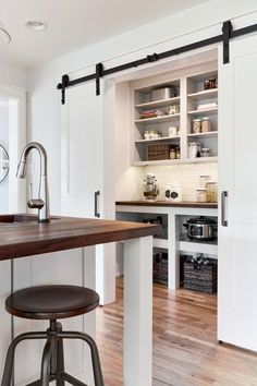 white farmhouse pantry with sliding doors, diy pantry ideas storage space with white shelving Dapur Moden, Modern Farmhouse Kitchen Decor, Farmhouse Kitchen Cabinets, Kitchen Decor Ideas, Modern Farmhouse Design, Classic Kitchen, Kitchen Farmhouse, Interior Modern, Pantry Design