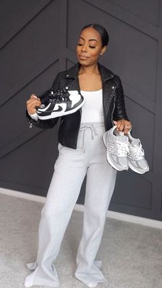 Sweatshirt With Heels Outfit, How To Wear Black Sweatpants, Gray Sweatpants Outfit Women, Sweatpants And Sneakers Outfits, Nike Sweatpants Outfits, Dress Up Sweatpants Outfits, Grey Sweatpants Outfit Women, Dress Up Sweatpants, Dress Up Sweats