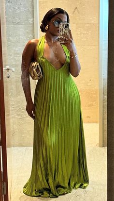 Chic Green Maxi Dress, Green Non-stretch Maxi Dress For Party, Chic Non-stretch Green Maxi Dress, Green Maxi Dress For Party, Green Maxi Dress For Night Out, Green Solid Color Maxi Dress For Night Out, Green Non-stretch Pleated Dress, Casual Pleated Maxi Dress For Party, Green Pleated Stretch Dress