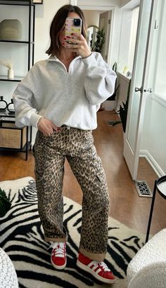 Prioritize Yourself, Cold Fashion, Tailgate Outfit, Leopard Print Pants, Oufits Casual, Leopard Pants, Mum Fashion, Transition Outfits, Print Pants