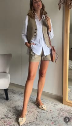 Vest Outfits For Women, European Outfit, Linen Vest, Vest Outfit, Causual Outfits, Casual Chic Outfit, Vest Outfits, Fashion Mistakes, Casual Style Outfits