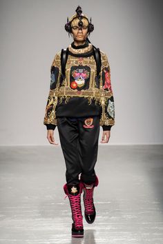 Manish Arora at Paris Fall 2015 Exotic Dramatic Style, Exotic Dramatic, Futurama, Fashion Lady, Runway Pictures, Fun Fashion