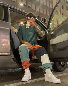 Chill Aesthetic Outfit Men, Cool Poses For Men, Drip Poses Men, Best Insta Dp For Boys, Men’s Instagram Ideas, Streetwear Poses Photo Ideas Men, Aesthetic Instagram Pictures Men, Mens Picture Poses, Men’s Poses Instagram