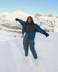 Winter Hiking Outfit Women, Ellie Beatrice Joslin, Ski Fit, Snow Fits, Winter Vacation Outfits, Outfits Con Jeans