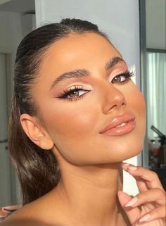 Professional Make Up Look, Gold Soft Glam Makeup, Champagne Makeup Look, Shoot Makeup, Bridesmaid Stuff, Ball Makeup, Spring Dance, Middleton Wedding, Natural Prom Makeup