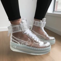 Clear Shoes, Photos Of People, Hilarious Photos, Cute Nike Shoes, Budget Home, Cute Nikes, Fashionista Clothes