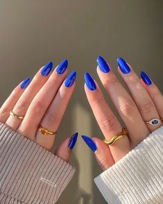 57 Cute Winter Nails Designs + Art Ideas for the 2023-2024 Season Work Nails, Blue Nail, Metallic Nails, Trendy Nails, Almond Nails, Swag Nails, Winter Nails