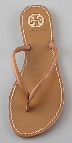 Tory Burch flip-flops. my new editon to the flip flop family Tory Burch Flip Flops, Gorgeous Clothes, Foot Bed, Crazy Shoes, Purses Michael Kors, Shoe Obsession, Shoe Game