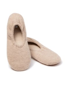 Women's Cashmere Slippers in Beige Chalet Girl, Gifts Ideas For Friends, Beige Slippers, Lingerie Pajamas, Luxury Sleepwear, Ideas For Friends, Women Slippers, Work Hard Play Hard, Slippers Women