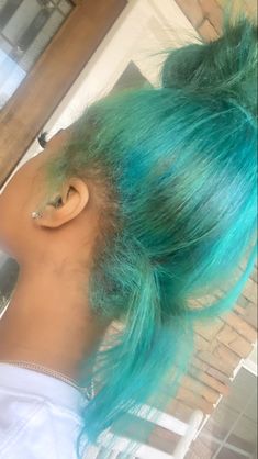 Black And Blue Natural Hair, Blue 4c Hair, Blue And Green Dyed Hair, Blue Hair Dye Black Women, Teal Dyed Hair, Teal Skunk Stripe, Turquoise Hair Black Women, Teal Curly Hair, Teal Braids Black Women