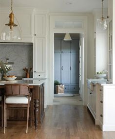 England Kitchen, New England Kitchen, Kitchen Concepts, Home Luxury, Stylish Kitchen, Pretty House, Residential Design, Kitchen Style