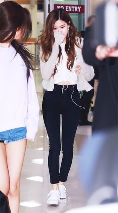 Rose Blackpink Airport Fashion, Blackpink Airport Fashion, Rose Airport, Blackpink Airport, Mode Rose, Fashion Idol, Rose Fashion, Rose Blackpink, Icn Airport