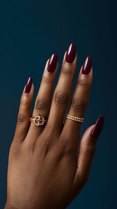 Different Red Shades Nails, Maroon Nails Black Women, Nail Art In Dark Skin, Fall Nails Marron, Medium Length Manicure, Brown Skin Fall Nails, Fall Nails Inspo Aesthetic, Brown Oval Nail Designs, Short Wine Color Nails