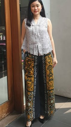 Kebaya With Pants, Kebaya Outfit, Renda Kebaya, Batik Pants, Sewing Patterns Clothes, Fashion Batik, Model Batik, Kitenge Fashion