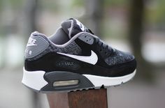 Nike Air Max 90 Women Outfit, Nike Air Black, Outlet Nike, Nike Free Runners, Sneaker Magazine, Nike Trainers, Nike Roshe Run