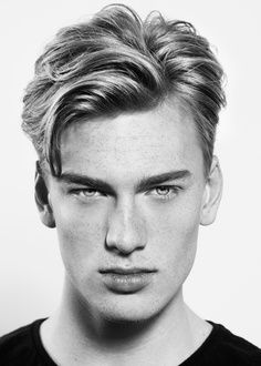 Diamond. Narrow forehead, extreme width of cheek bones, and narrow chin. Style with increased fullness along the cheekbone and jaw. Black Haircut Styles, 90s Hairstyles Men, Portrait Man, Side Part Hairstyles, Wavy Hair Men, Men Haircut Styles, 90s Hairstyles, Corte De Cabelo Masculino, Trending Haircuts