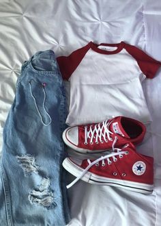 Vintage Summer Outfits Aesthetic, Simple Downtown Girl Outfits, Style Red Converse, Heartstopper Inspired Outfits, School Inspired Outfits, Downtown Girl Aesthetic Outfits Summer, Summer Fits Vintage, Summer 80s Outfits, Summer Downtown Outfits