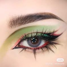 Red And Green Eye Makeup, Green Eye Makeup, Green Eyeliner, Green Eye, Dramatic Eyes, Eye Makeup Designs, Colorful Eye Makeup, Makeup Eye Looks