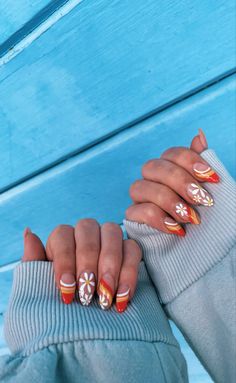 Groovy Daisy Nails, Retro Design Nails, Short Groovy Nails, 70s Retro Nail Art, Boho Floral Nails, 70s Floral Nails, Retro Spring Nails, 70s Nails Retro Short, 70s Aesthetic Nails