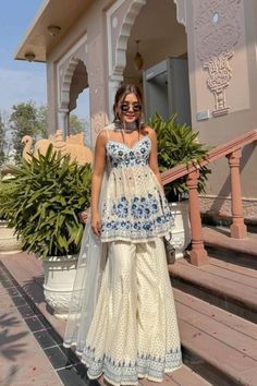 Indian Outfits Modern, Trendy Outfits Indian, Traditional Indian Dress, Salwar Kamiz, Indian Dresses Traditional, Traditional Indian Outfits, Ethnic Outfits, Designer Dresses Casual