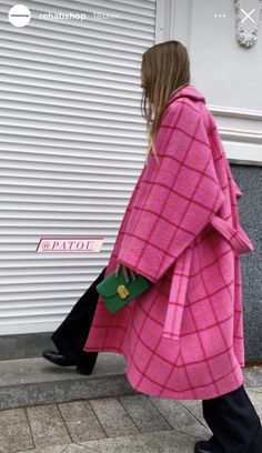 Winter Outfits Colorful, Cool Winter Outfits, Colourful Winter Outfits, Mode Inspo, Mode Inspiration, Colourful Outfits, Fall Winter Outfits, Colorful Coat, Get Dressed