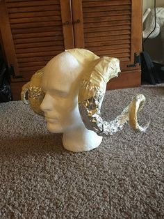 Aries Costume, Diy Horns, Costume Horns, Horns Costume, Maleficent Costume, Diy Costumes Women, Cheap Halloween Costumes, Costumes Diy, Diy Kostüm