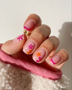 Spring nails, spring nail art, flower nails, floral print, pastel flowers, nail inspo, nail inspiration, diy nails, nail art trend, nail trends, French tip, spring, short nails Cruise Nails Square, Summer Biab Nails Short, Square Summer Nails 2024, Squoval Nails Summer, Nail Trends French Tip, Square Nail Designs Summer, Short Pink Square Nails, Nails For Cruise, Spring Short Nails