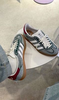 #outfit #ideas #idea #outfitoftheday #outfitstyle #outfits #outfitpost #outfitshare #pinterest Blue Adidas Spezial, Jordan 4 White, Samba Shoes, Adidas Handball Spezial, Adidas Sambas, Adidas Handball, Shoes 2023, Shoe Wishlist, Nike Gold