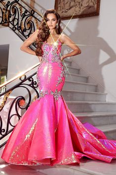 Hot Pink Gown, Fem Outfits, Princess Fantasy, Hot Pink Prom Dress, Bad Dresses, Portia And Scarlett, Pink Gown, Long Formal Dress, Hugging Silhouette