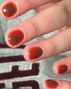 Green And Red Nail Art, Tomato Manicure, Fruit Nails Art, Tomato Nail Art, Calico Nails, Short Fruit Nails, Twee Nails, Goldfish Nails, Tomato Nails