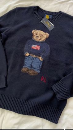 Ralph Lauren bear sweater 🧸 Lookbook Outfits Casual, Ralph Lauren Bear Sweater, Polo Bear Ralph Lauren, Ralph Lauren Bear, Teddy Bear Sweater, Ralph Lauren Jumper, Polo Knit, Bear Sweater, European Summer Outfits