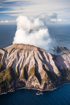 New Zealand Gary Pepper Girl, White Island, Mini Magazine, Aerial Photo, Travel Beauty, Birds Eye View, Birds Eye, Heaven On Earth, Wonders Of The World