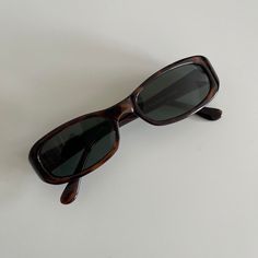 These slim rectangle sunglasses are your everyday classic. Featuring a red tortoise frame with smoke lens. This style is unisex. True genuine vintage sunglasses from the 90s.  - 400 uv  - new vintage from the 90s - includes sunglasses pouch  Measurements: frame width: 141mm Lens Height: 27mm Lens Width: 50 mm Bridge: 17 mm Arm temple: 140mm Vintage Tortoiseshell Rectangular Sunglasses, Hippie Glasses, Model Sunglasses, Cute Sunglasses, Vintage Fendi, Rectangular Sunglasses, Rectangle Sunglasses, Eye Bags, Vintage Sunglasses