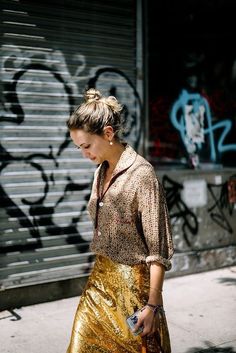 Custom Skirts, Sequin Skirts, Rok Outfit, Skirt Images, Jeans Petite, Quoi Porter, Estilo Chic, Loose Outfit