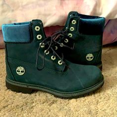 Nwot Emerald Green Timberlands With Velvet Accents Women’s Size 7.5 Never Been Worn Comes From A Smoke Free/Pet Free Home Same Day/Next Day Shipping Emerald Green Velvet, Teal Velvet, Velvet Accents, Timberlands, Timberlands Shoes, Timberlands Women, Timberland Shoes, Green Velvet, Lace Up Boots