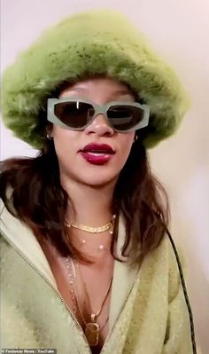 Fur Bucket Hat Outfit, Green Hat Outfit, Rihanna Dress, Rihanna Outfits, Rihanna Style, Green Hat